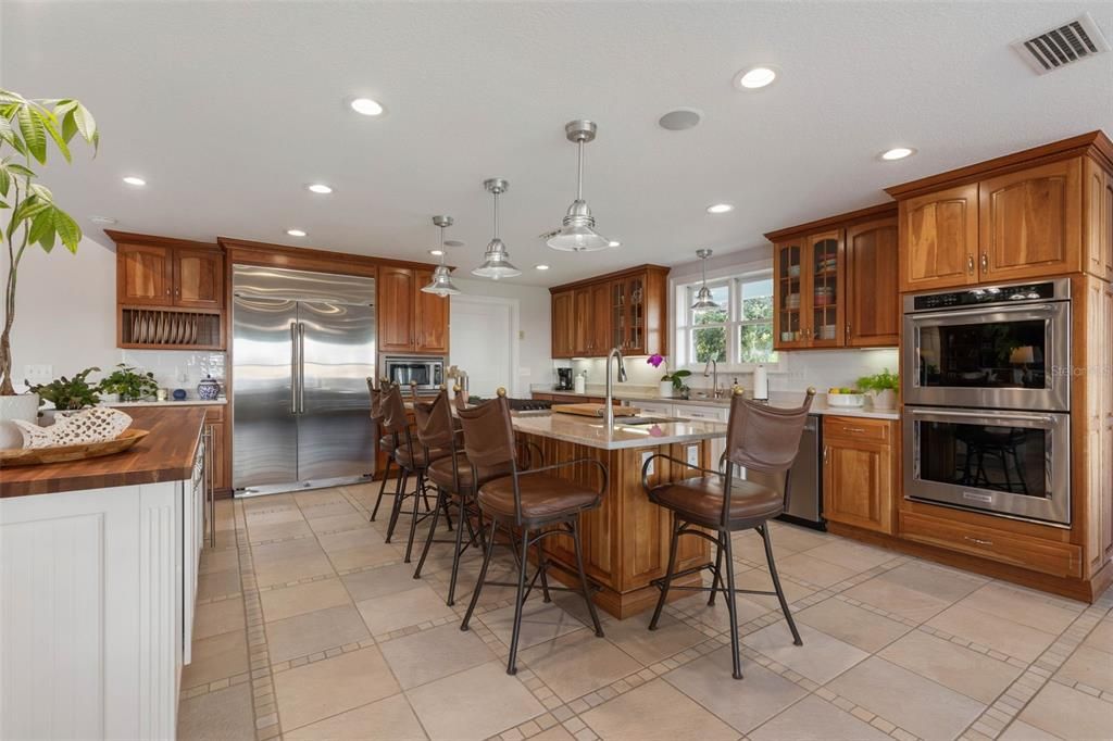 For Sale: $2,199,000 (6 beds, 5 baths, 4821 Square Feet)