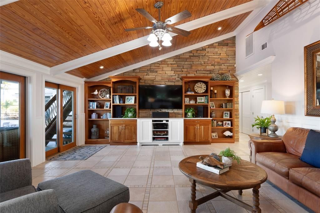 For Sale: $2,199,000 (6 beds, 5 baths, 4821 Square Feet)