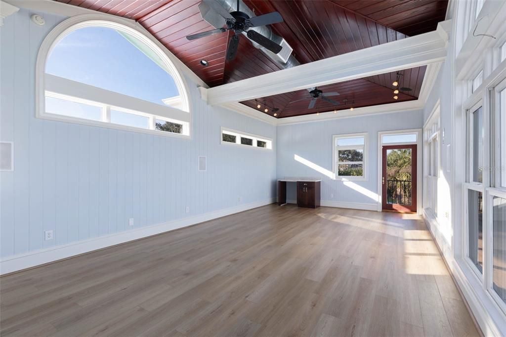 For Sale: $2,199,000 (6 beds, 5 baths, 4821 Square Feet)