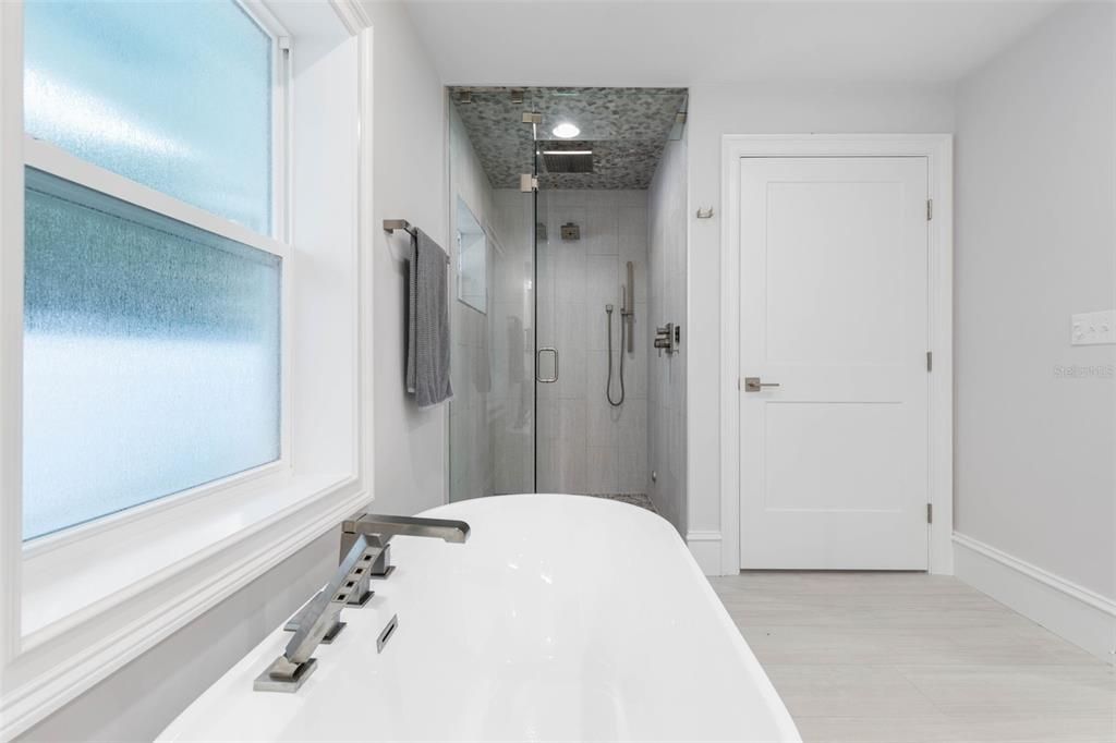 For Sale: $2,199,000 (6 beds, 5 baths, 4821 Square Feet)