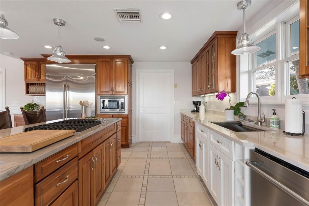 For Sale: $2,199,000 (6 beds, 5 baths, 4821 Square Feet)