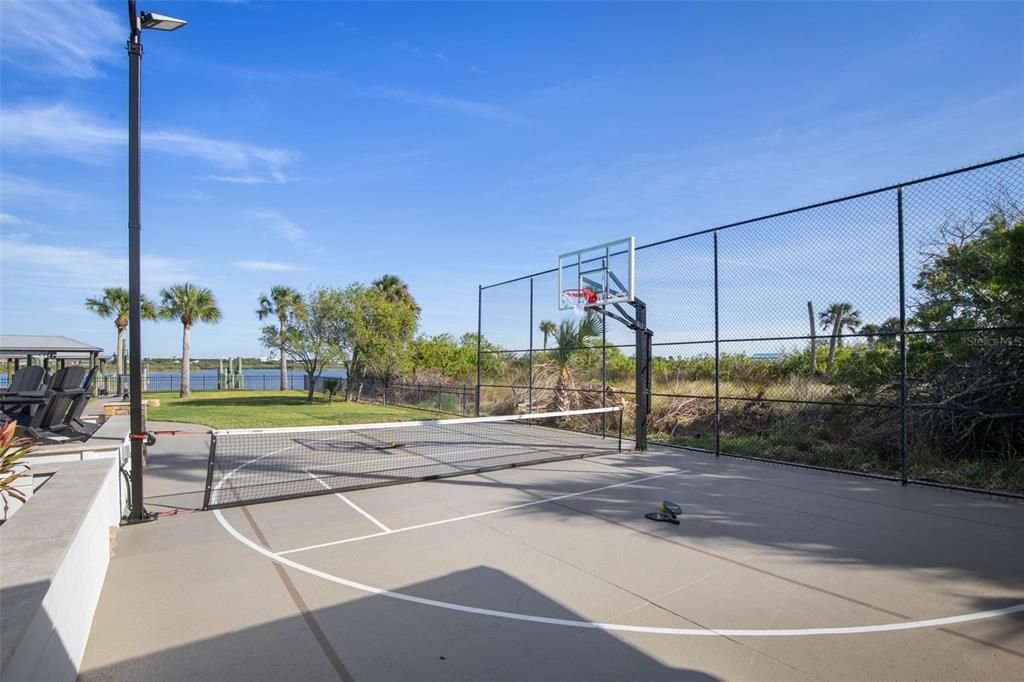 For Sale: $2,199,000 (6 beds, 5 baths, 4821 Square Feet)