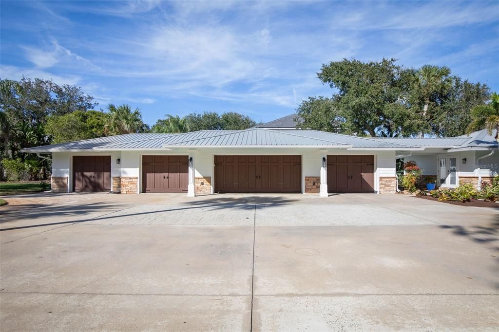 For Sale: $2,199,000 (6 beds, 5 baths, 4821 Square Feet)