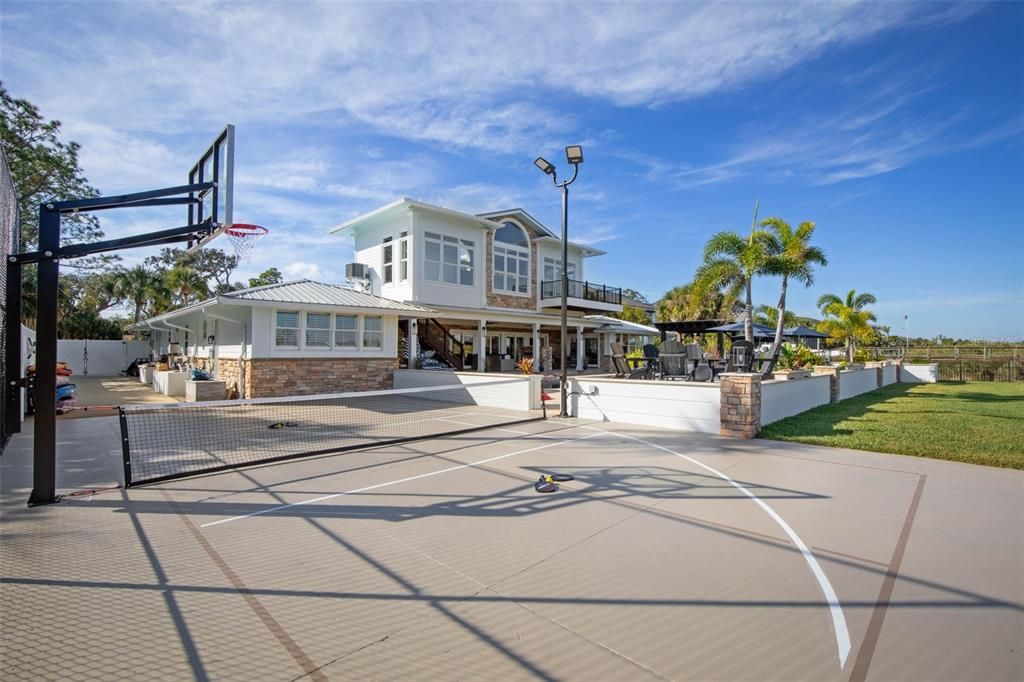 For Sale: $2,199,000 (6 beds, 5 baths, 4821 Square Feet)