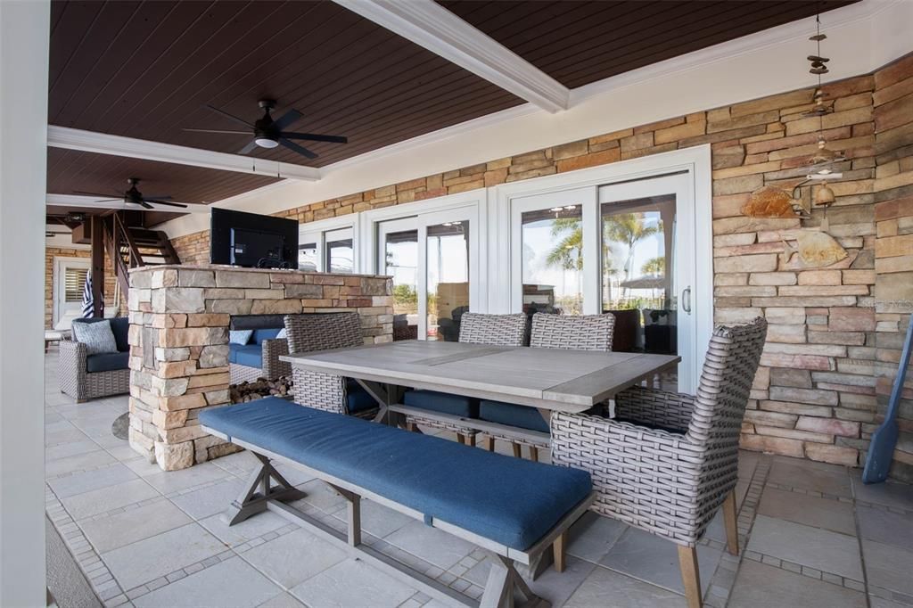 For Sale: $2,199,000 (6 beds, 5 baths, 4821 Square Feet)