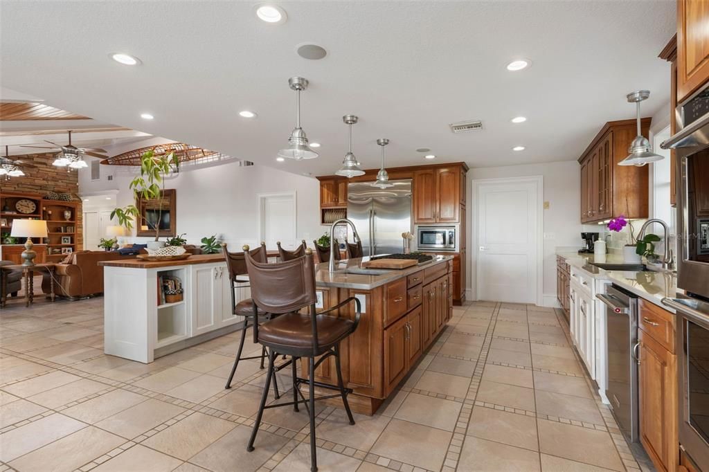 For Sale: $2,199,000 (6 beds, 5 baths, 4821 Square Feet)