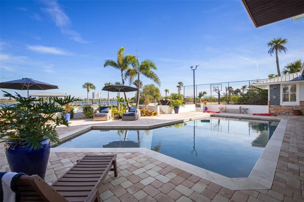 For Sale: $2,199,000 (6 beds, 5 baths, 4821 Square Feet)