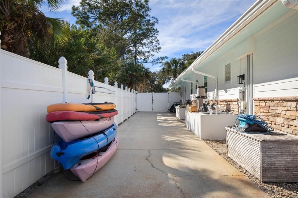 For Sale: $2,199,000 (6 beds, 5 baths, 4821 Square Feet)