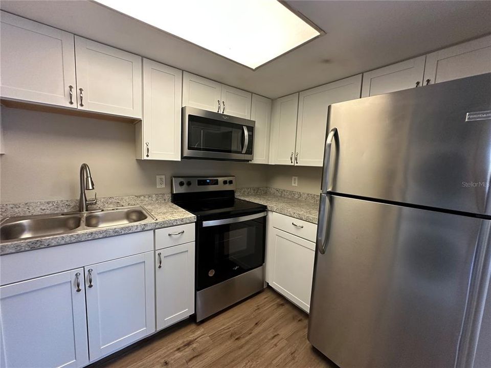 For Sale: $168,900 (2 beds, 2 baths, 1128 Square Feet)