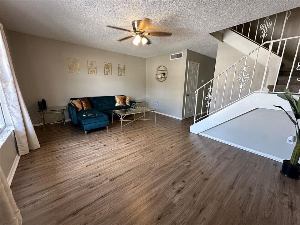For Sale: $168,900 (2 beds, 2 baths, 1128 Square Feet)