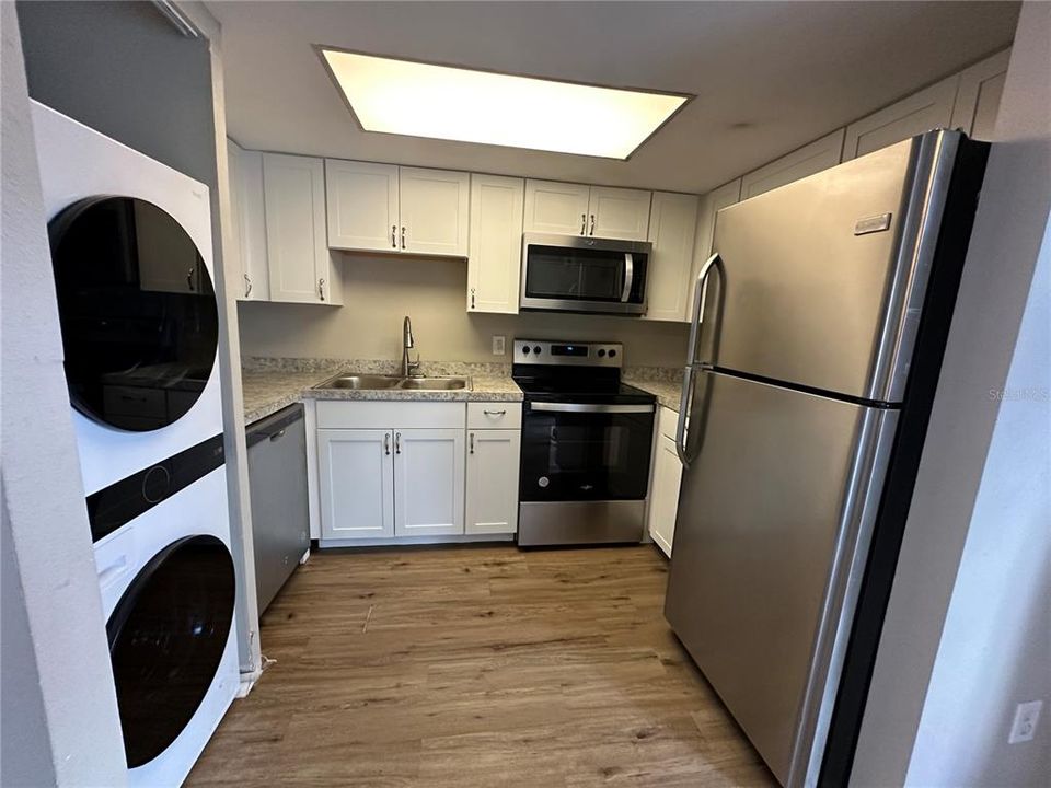 For Sale: $168,900 (2 beds, 2 baths, 1128 Square Feet)