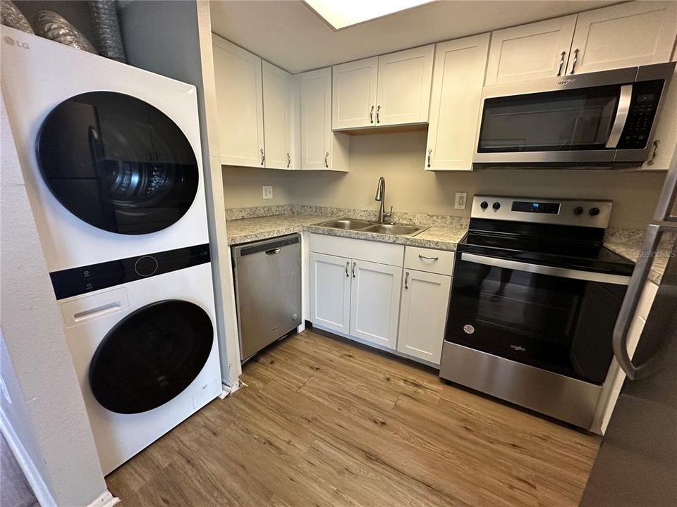 For Sale: $168,900 (2 beds, 2 baths, 1128 Square Feet)