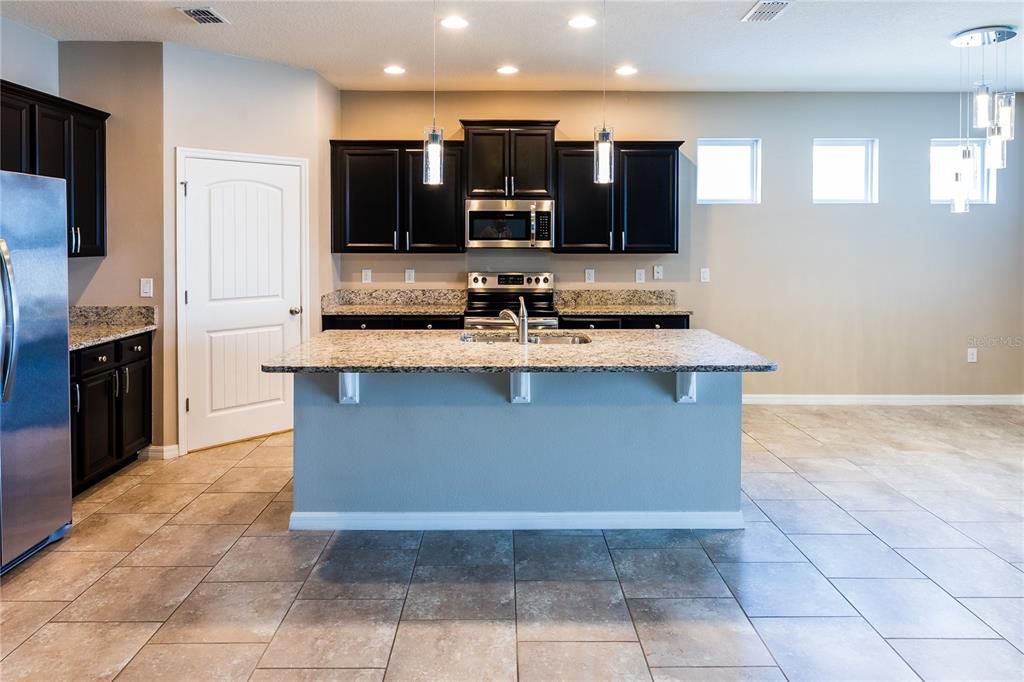 出租: $2,550 (4 贝兹, 2 浴室, 2038 平方英尺)