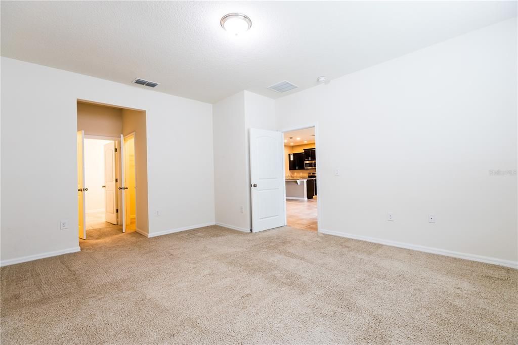 出租: $2,550 (4 贝兹, 2 浴室, 2038 平方英尺)