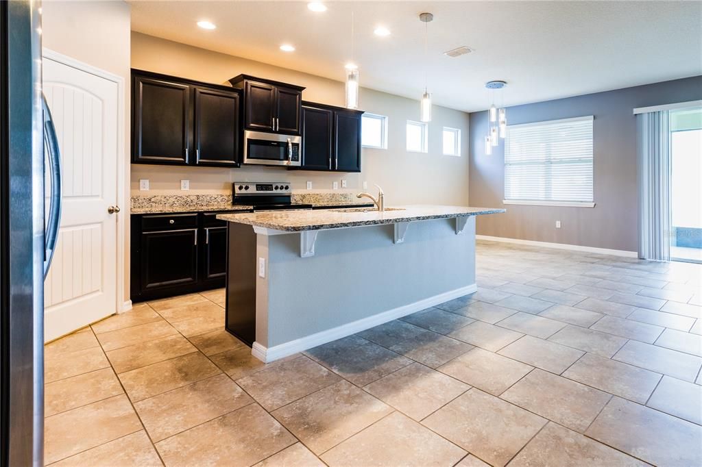 出租: $2,550 (4 贝兹, 2 浴室, 2038 平方英尺)