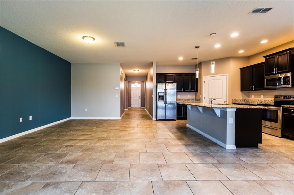 出租: $2,550 (4 贝兹, 2 浴室, 2038 平方英尺)