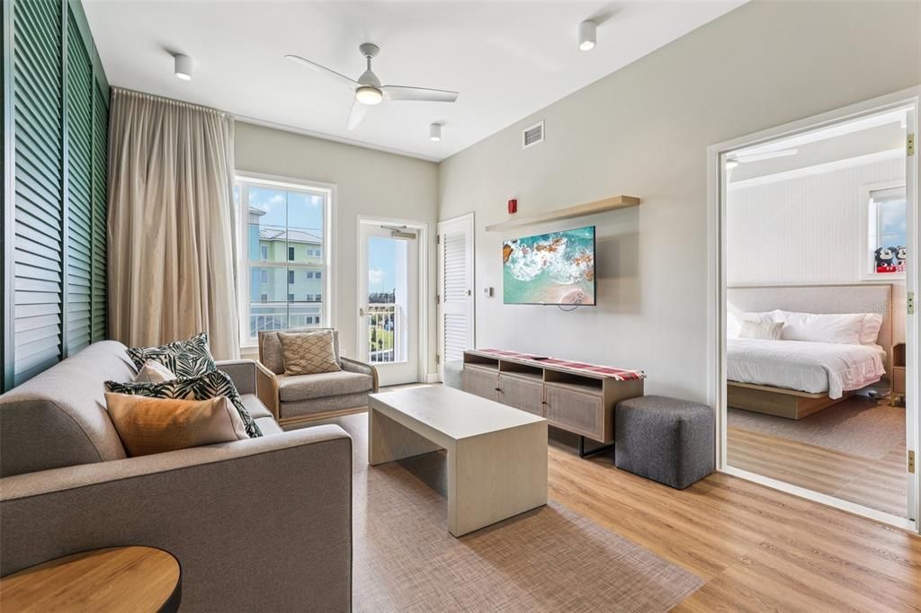 For Sale: $395,000 (1 beds, 1 baths, 870 Square Feet)