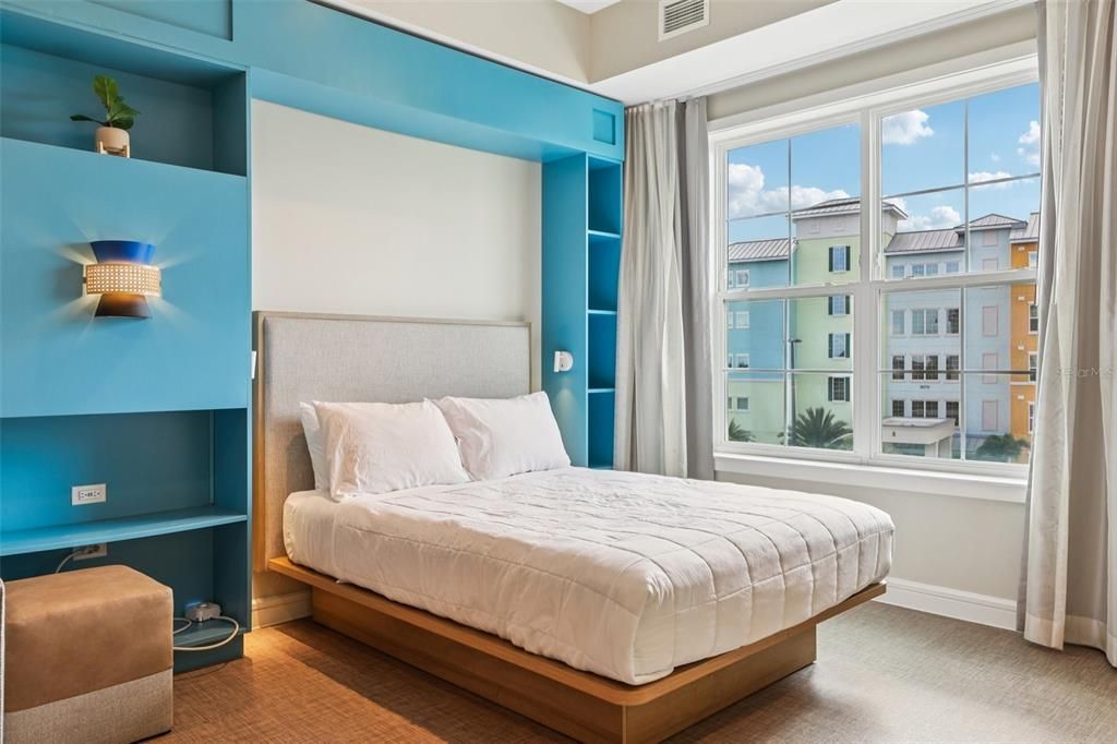 For Sale: $395,000 (1 beds, 1 baths, 870 Square Feet)