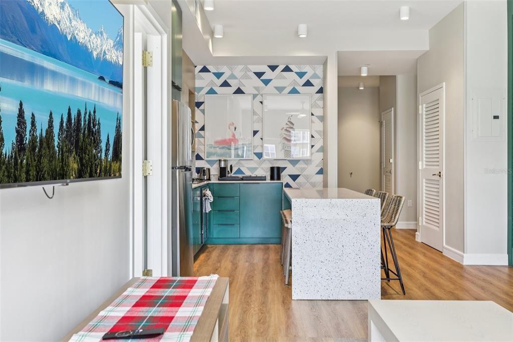 For Sale: $395,000 (1 beds, 1 baths, 870 Square Feet)