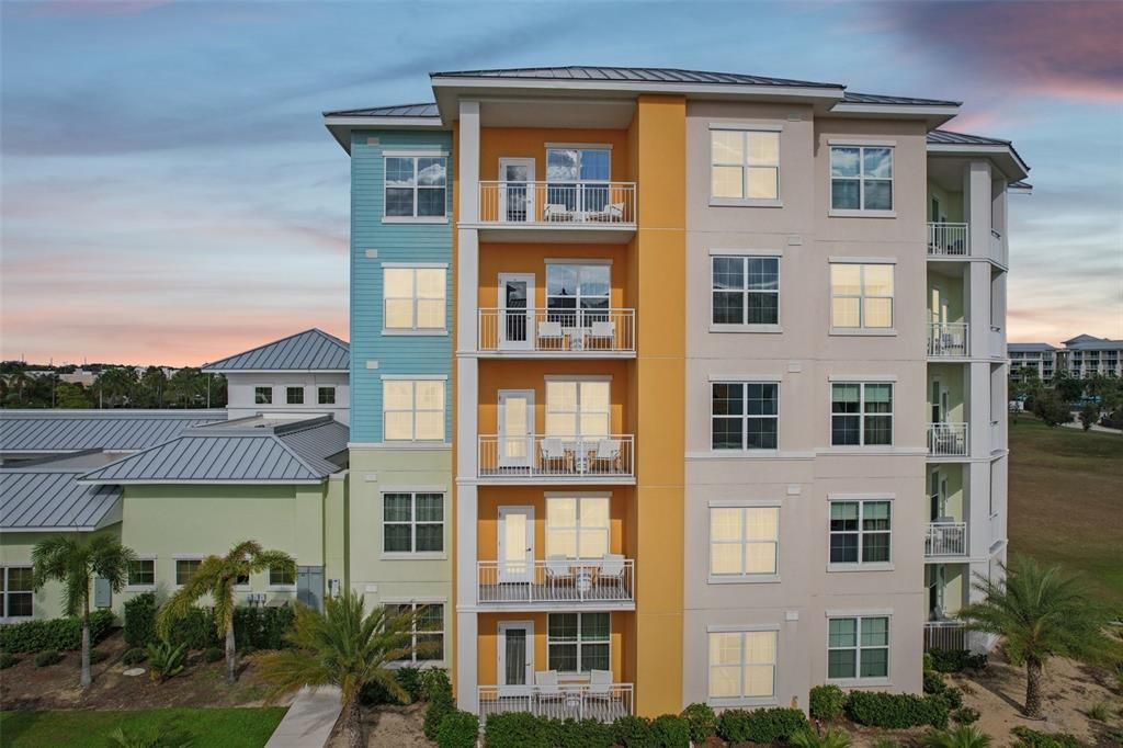 For Sale: $395,000 (1 beds, 1 baths, 870 Square Feet)