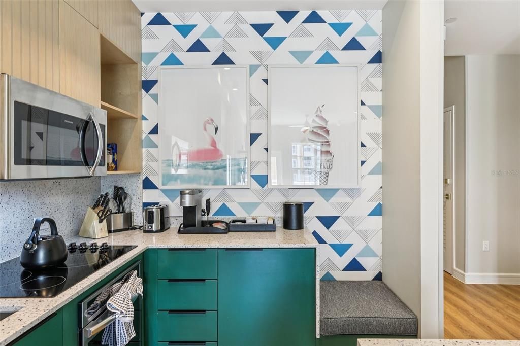 For Sale: $395,000 (1 beds, 1 baths, 870 Square Feet)