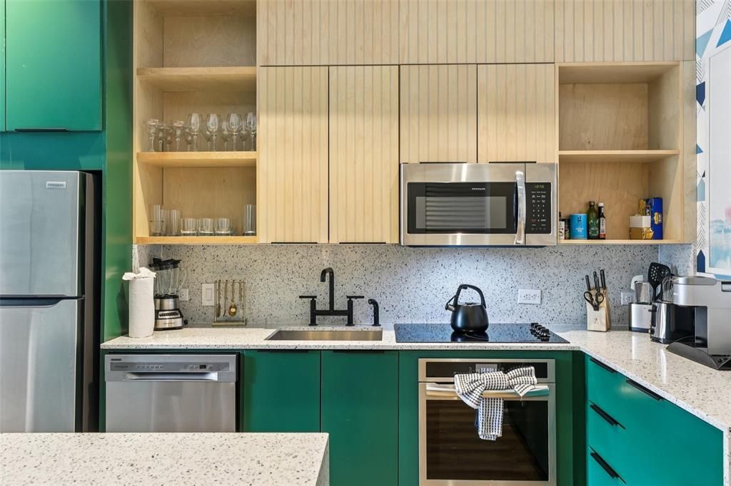 For Sale: $395,000 (1 beds, 1 baths, 870 Square Feet)