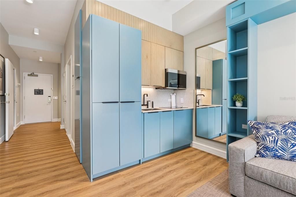 For Sale: $395,000 (1 beds, 1 baths, 870 Square Feet)