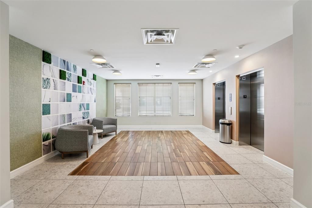 For Sale: $395,000 (1 beds, 1 baths, 870 Square Feet)