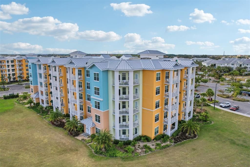 For Sale: $395,000 (1 beds, 1 baths, 870 Square Feet)