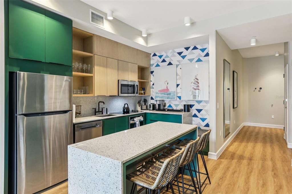 For Sale: $395,000 (1 beds, 1 baths, 870 Square Feet)