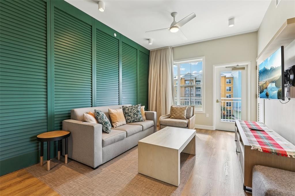 For Sale: $395,000 (1 beds, 1 baths, 870 Square Feet)