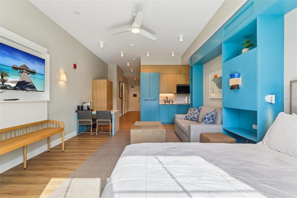 For Sale: $395,000 (1 beds, 1 baths, 870 Square Feet)