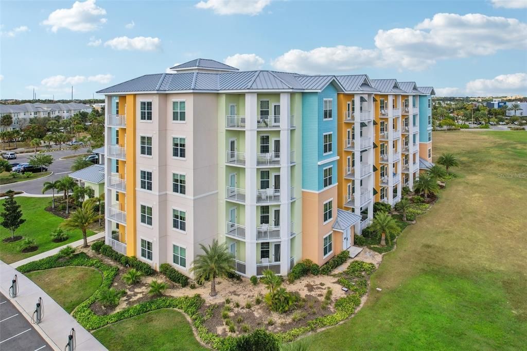 For Sale: $395,000 (1 beds, 1 baths, 870 Square Feet)