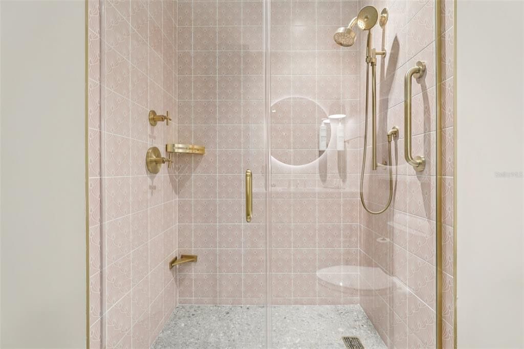 For Sale: $395,000 (1 beds, 1 baths, 870 Square Feet)