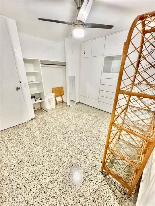 В аренду: $1,400 (2 спален, 1 ванн, 220 Квадратных фут)