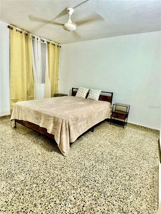 В аренду: $1,400 (2 спален, 1 ванн, 220 Квадратных фут)