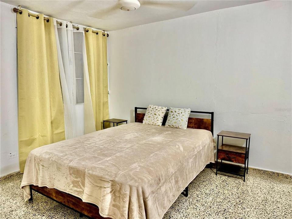 В аренду: $1,400 (2 спален, 1 ванн, 220 Квадратных фут)