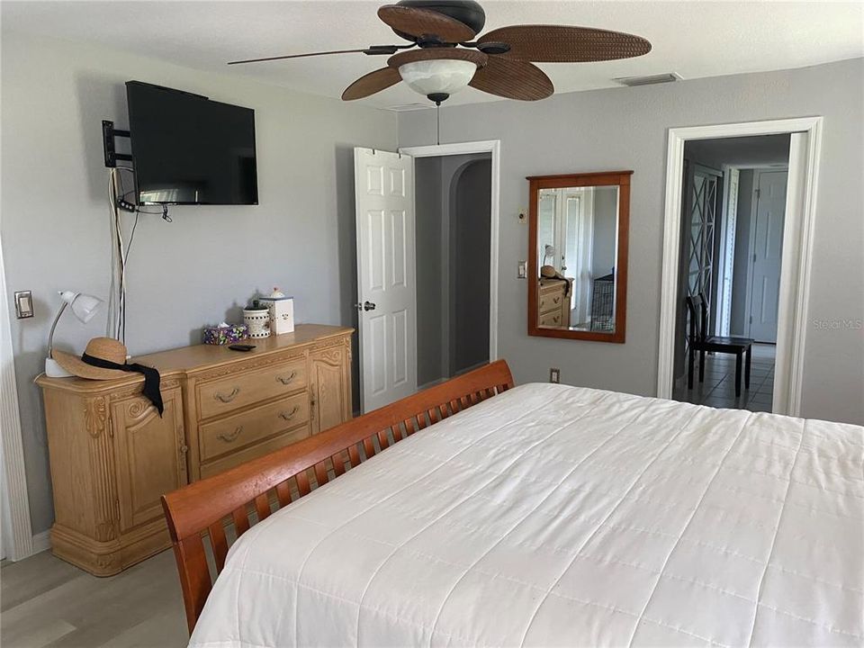 For Sale: $739,000 (4 beds, 3 baths, 2564 Square Feet)