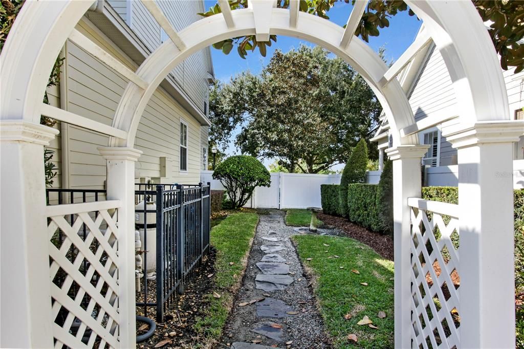 待售: $2,200,000 (5 贝兹, 4 浴室, 4823 平方英尺)