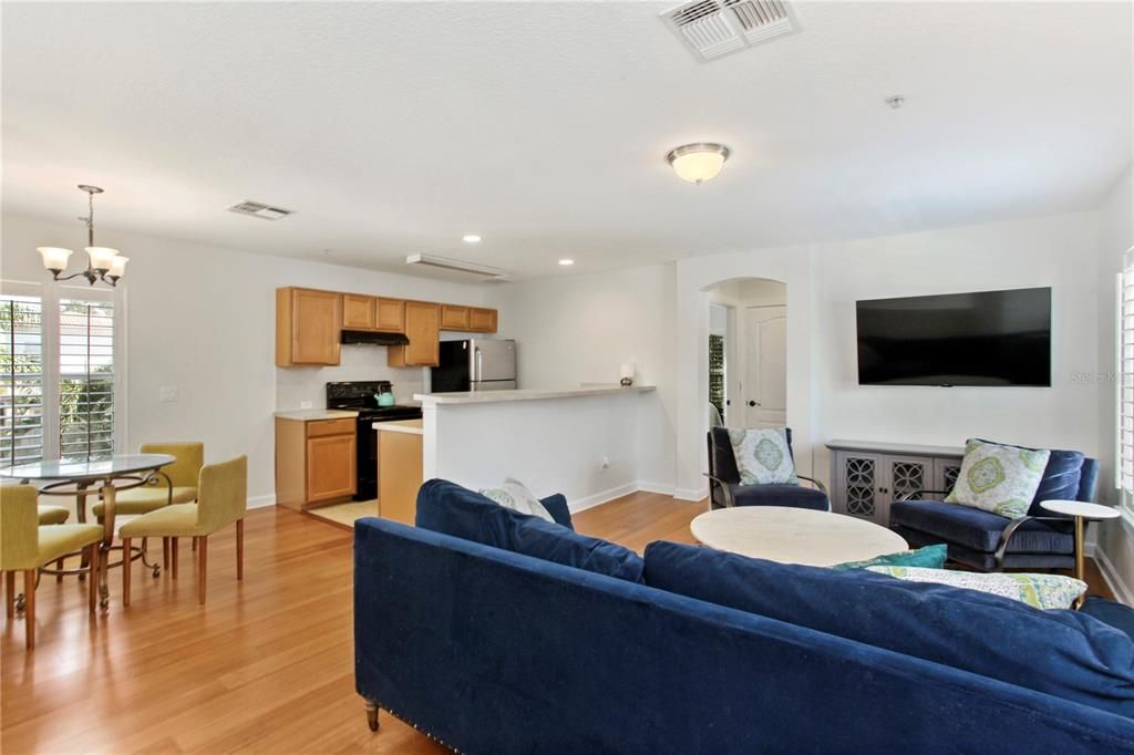 待售: $2,200,000 (5 贝兹, 4 浴室, 4823 平方英尺)