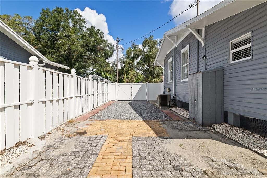 For Rent: $2,650 (3 beds, 2 baths, 1250 Square Feet)