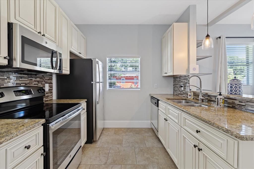 For Rent: $2,650 (3 beds, 2 baths, 1250 Square Feet)