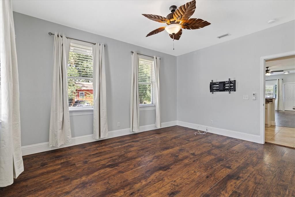 For Rent: $2,650 (3 beds, 2 baths, 1250 Square Feet)