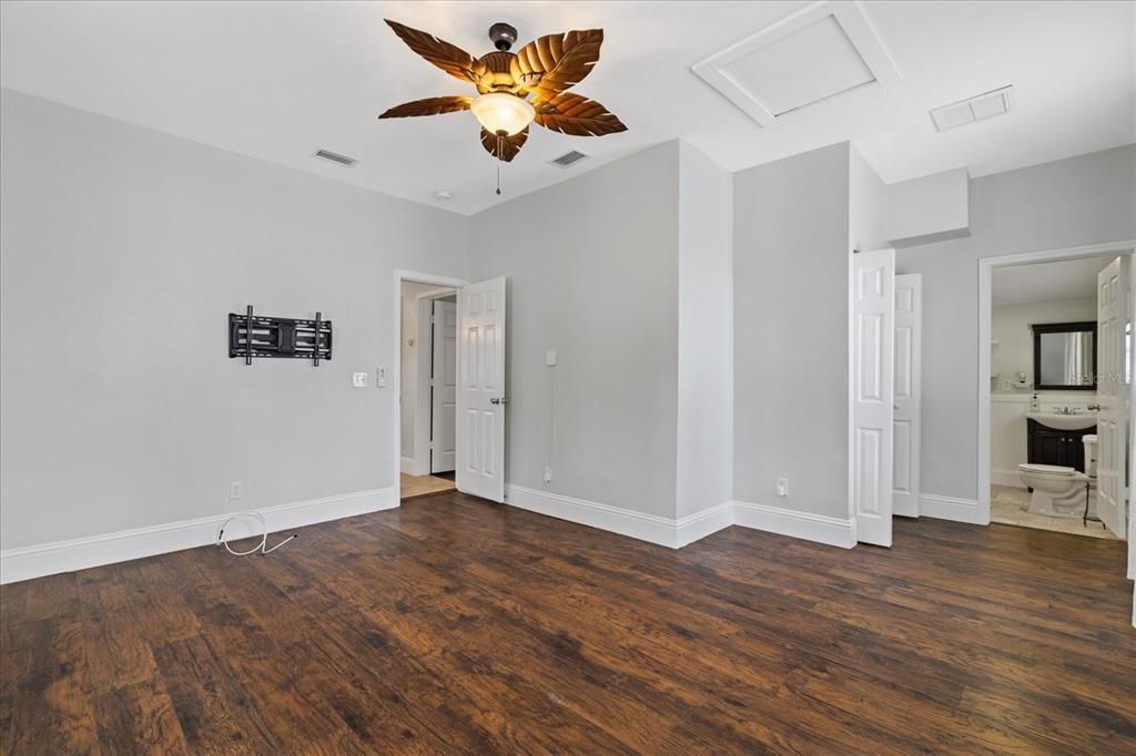 For Rent: $2,650 (3 beds, 2 baths, 1250 Square Feet)