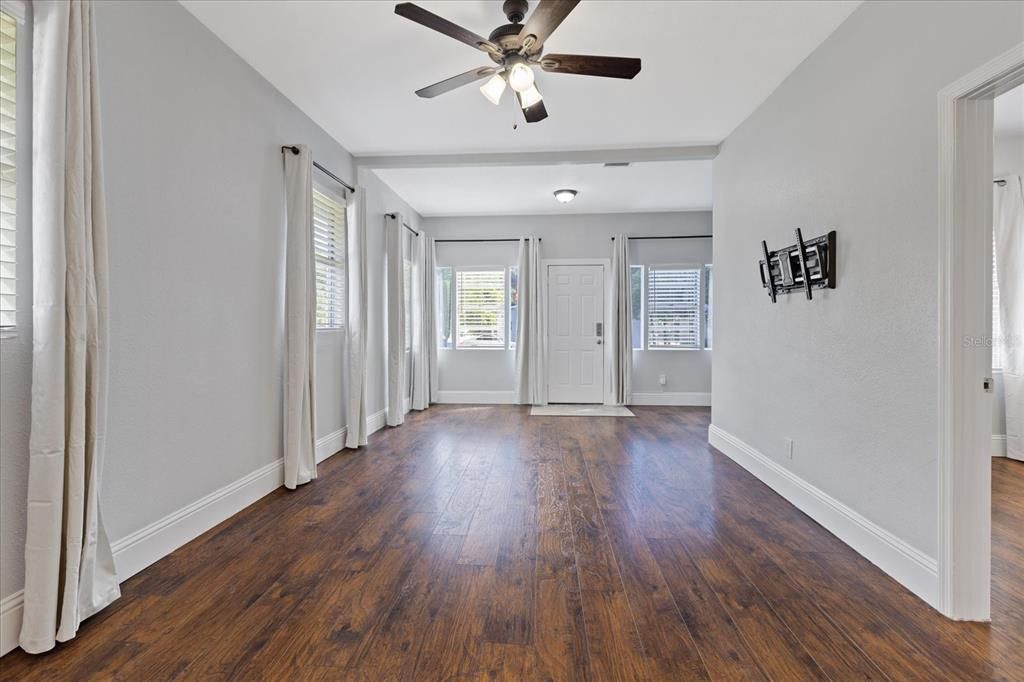 For Rent: $2,650 (3 beds, 2 baths, 1250 Square Feet)