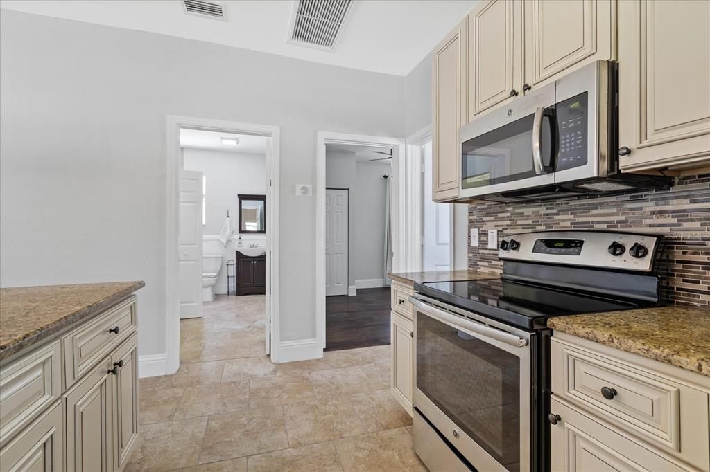 For Rent: $2,650 (3 beds, 2 baths, 1250 Square Feet)