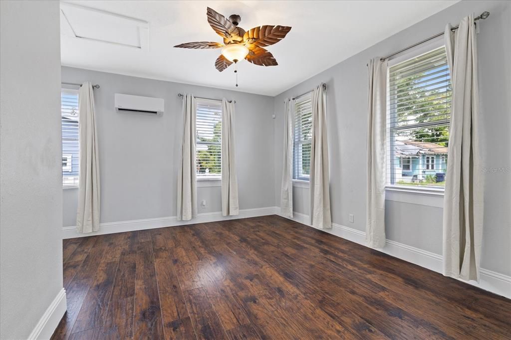 For Rent: $2,650 (3 beds, 2 baths, 1250 Square Feet)