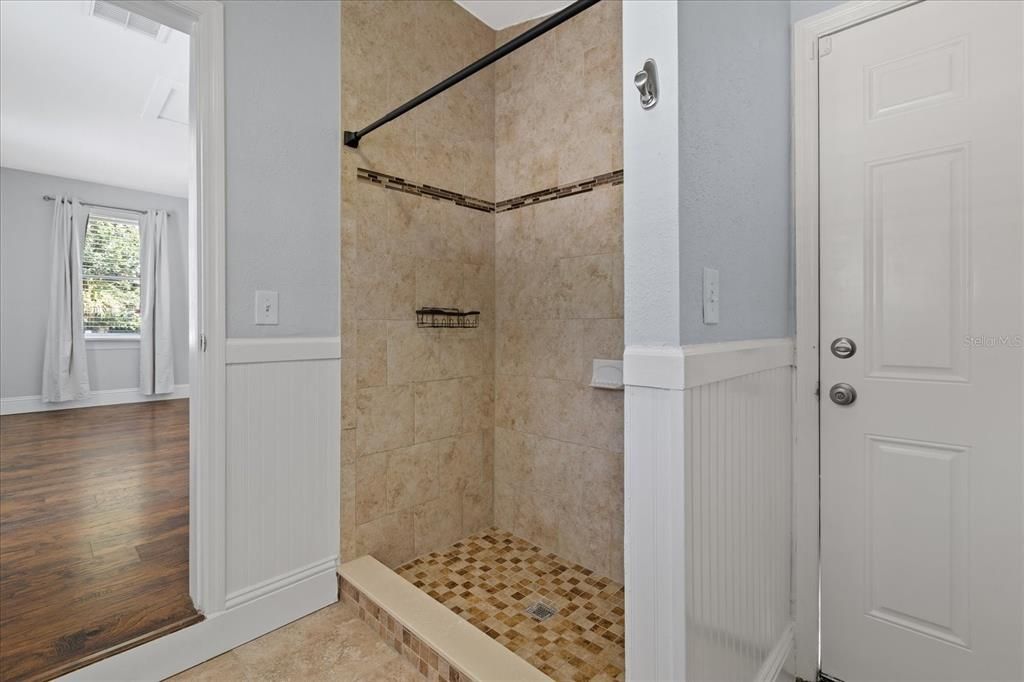 For Rent: $2,650 (3 beds, 2 baths, 1250 Square Feet)