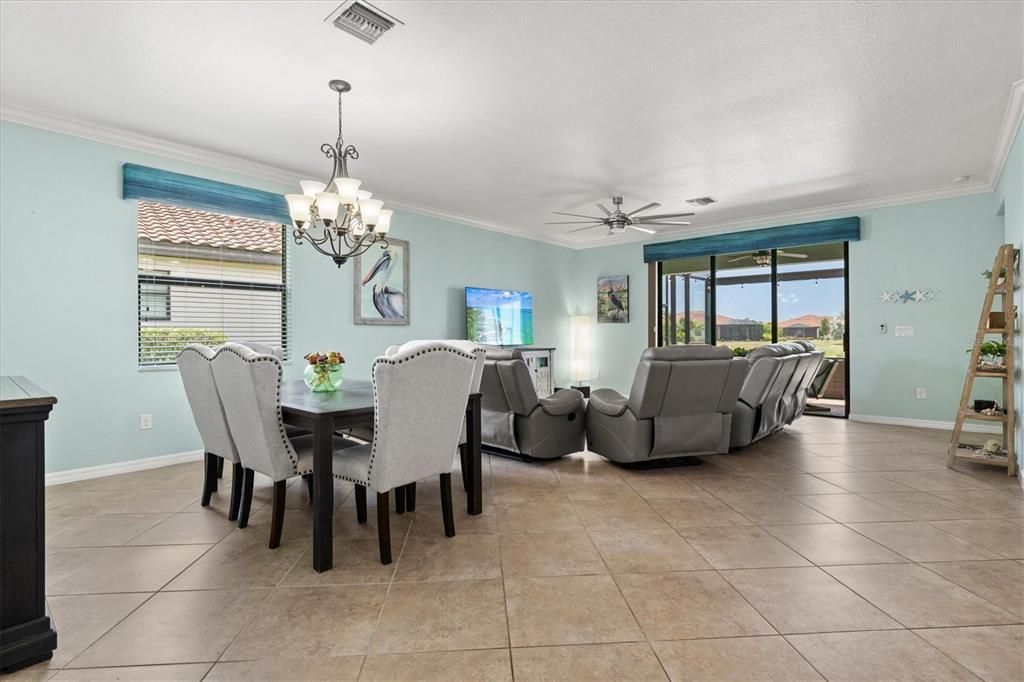 待售: $510,000 (4 贝兹, 3 浴室, 2025 平方英尺)