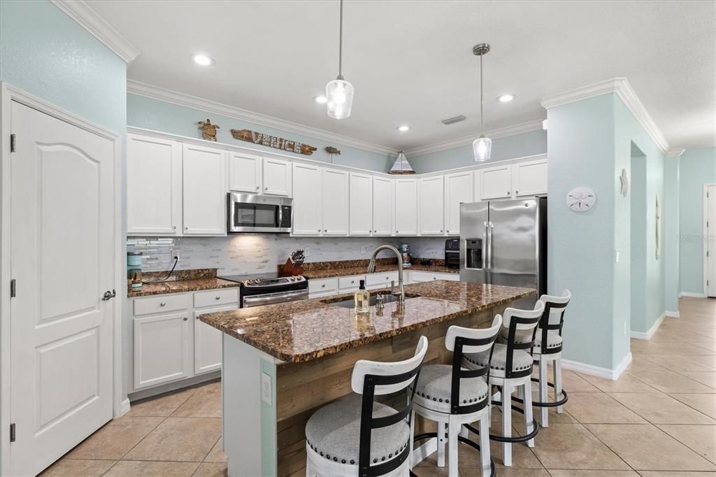 待售: $510,000 (4 贝兹, 3 浴室, 2025 平方英尺)